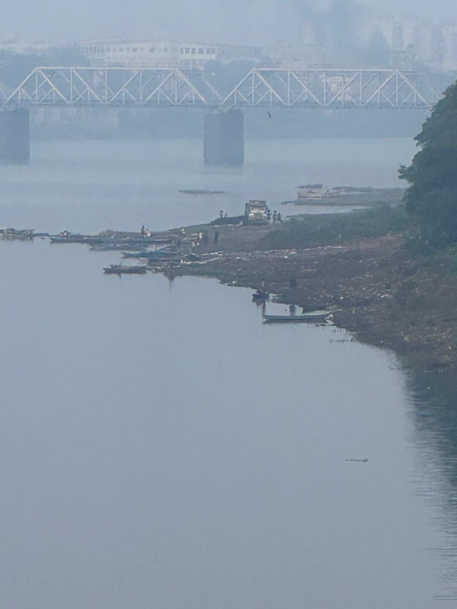 HitJasoliya's tweet image. મારી માટી મારો દેશ અભિયાન 
જેમ મારી માતા મારી જવાબદારી સમજીને તાપી માતા ની ઈજ્જત લુંટતી બચાવો કે જોયા કરશો માતા ની ઈજ્જત જાય ત્યાં..
 #રેતીખનન #સુરત 
📍#Kapodra 
📍 #Utran 
📍 #Motavachha
📍 #Valak

📍 #તાપીઃકાથે