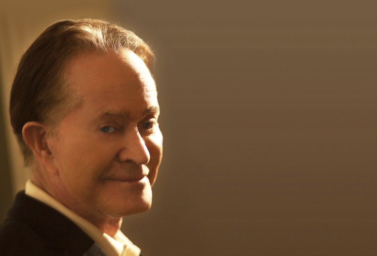 MusicalTheatreR's tweet image. ‘It’s always a good week for nostalgia lovers when the Crown Prince of New York cabaret makes his annual visit to the spruced-up Kings Road nightspot’

★ ★ ★ ★ for From List to Lust: #SteveRoss Sings Cole Porter at @pizzapheasantry @jeremychapman3 

musicaltheatrereview.com/from-list-to-l…