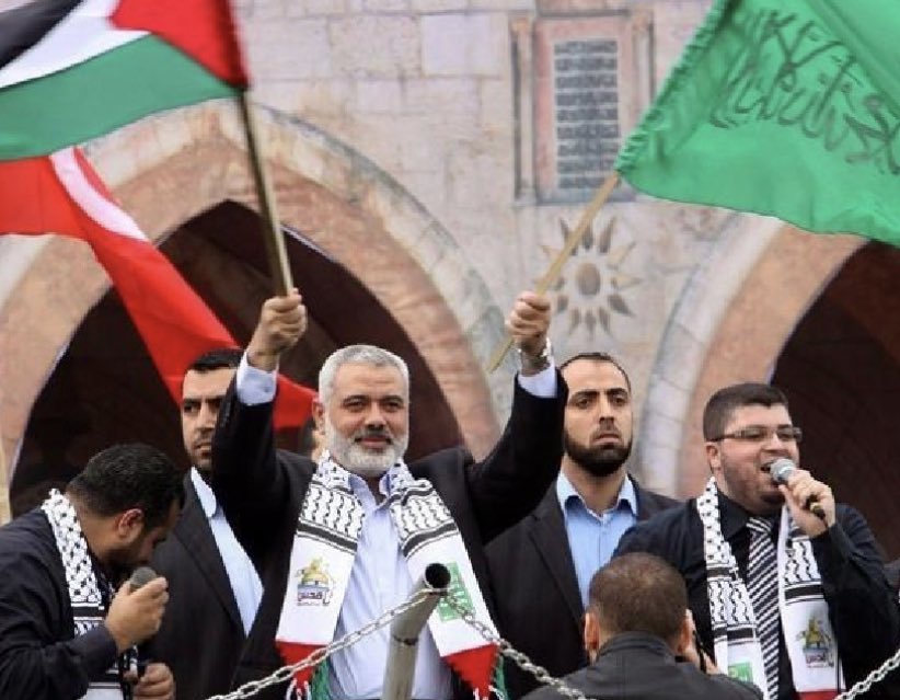 Hamás ha gobernado la Franja de Gaza desde el 2006, logra con 76 escaños la mayoría en las elecciones legislativas Palestinas, el pueblo lo eligió y luego prohibieron las elecciones, desde entonces hay una dictadura. Pensar qué hay tantos ignorantes defendiendo a esa dictadura,