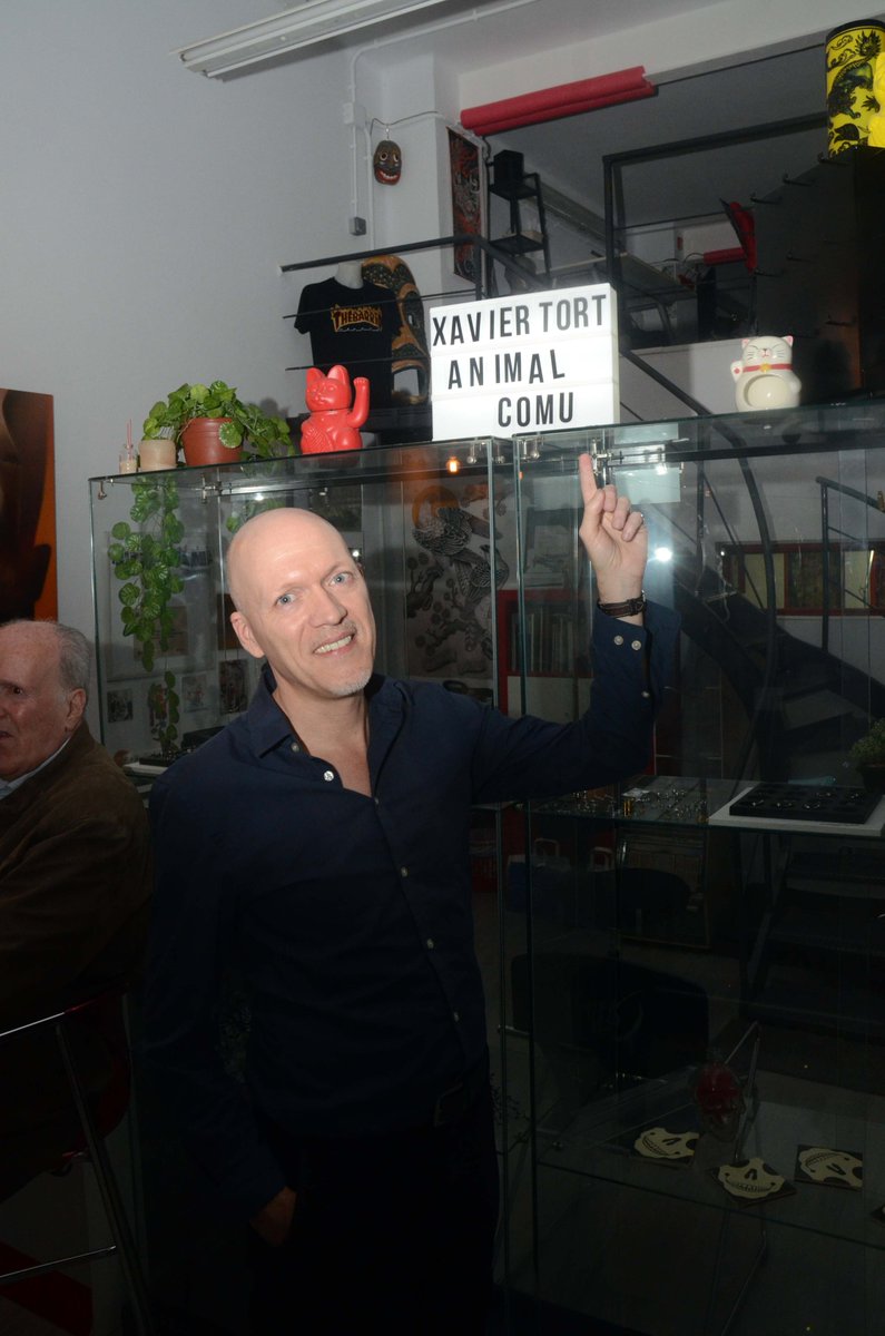 insmariustorres's tweet photo. 💡 L'alumnat de 1r i 2n de batxillerat nocturn va assistir a l'inauguració de l'exposició "Animal comú", de Xavier Tort, a Lleida. 
.
#batxilleratnocturn #1rbat #2nbat #institutmàriustorres #INSmàriustorres https://t.co/uqX4ZM5VVO