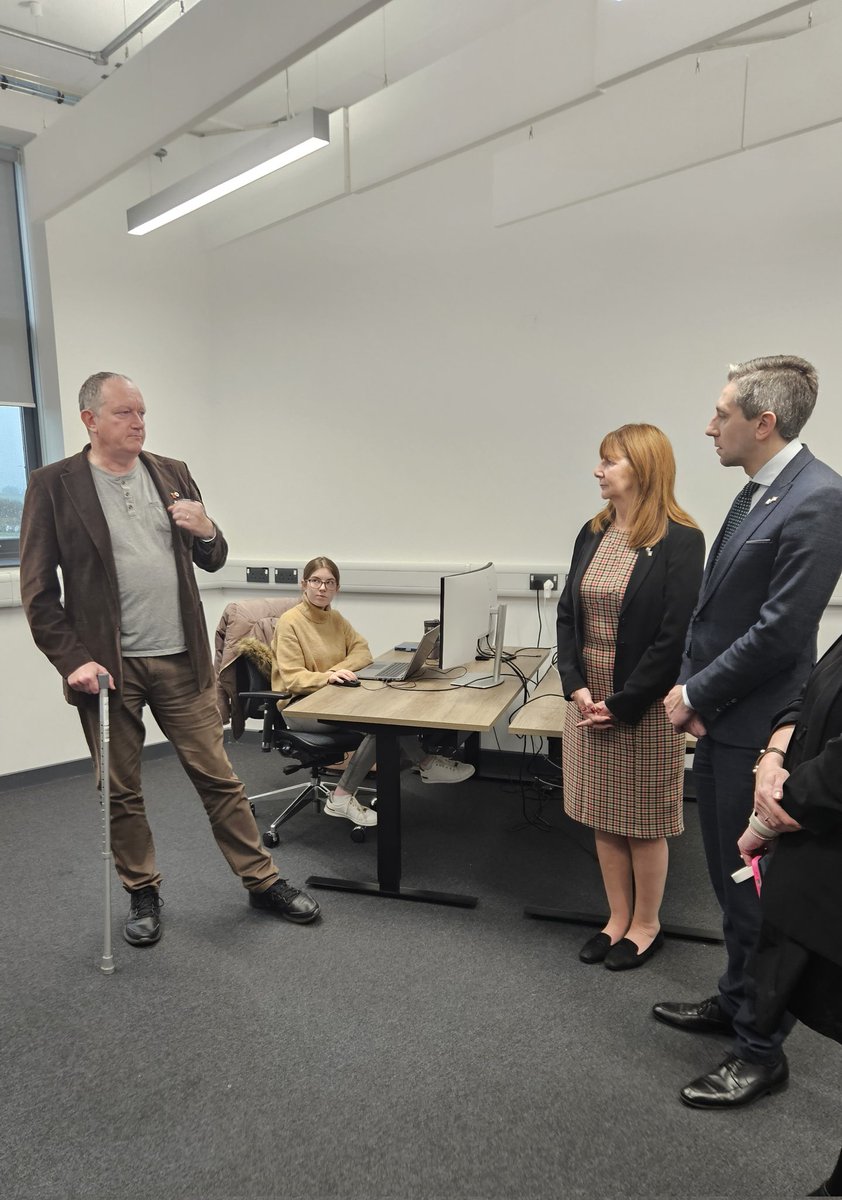 This morning, Minister @SimonHarrisTD & Trefnydd & Minister @lesley4wrexham visited the @M_SParc innovation & skills hub. They met with @Capventis @MicronAgritech @Animated_Tech. Innovative companies are investing & creating opportunities in the tech sector in North Wales.