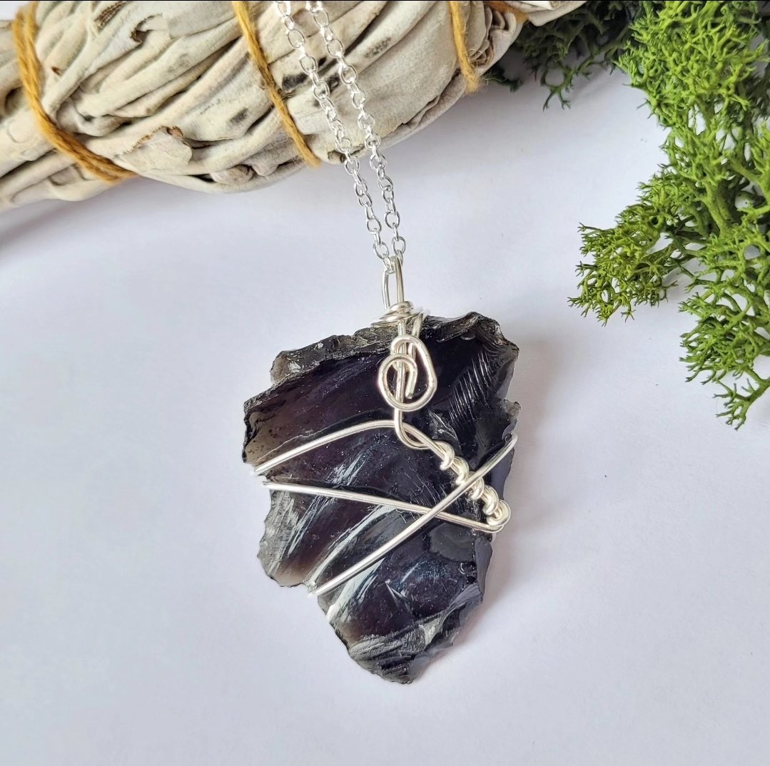 Obsidian blocks, absorbs, and transforms negative energy. Obsidian is believed to be a stone of clarity, bringing truth to light.

crystalsofthemoon.etsy.com 
#MHHSBD #EarlyBiz #shophandmadehour