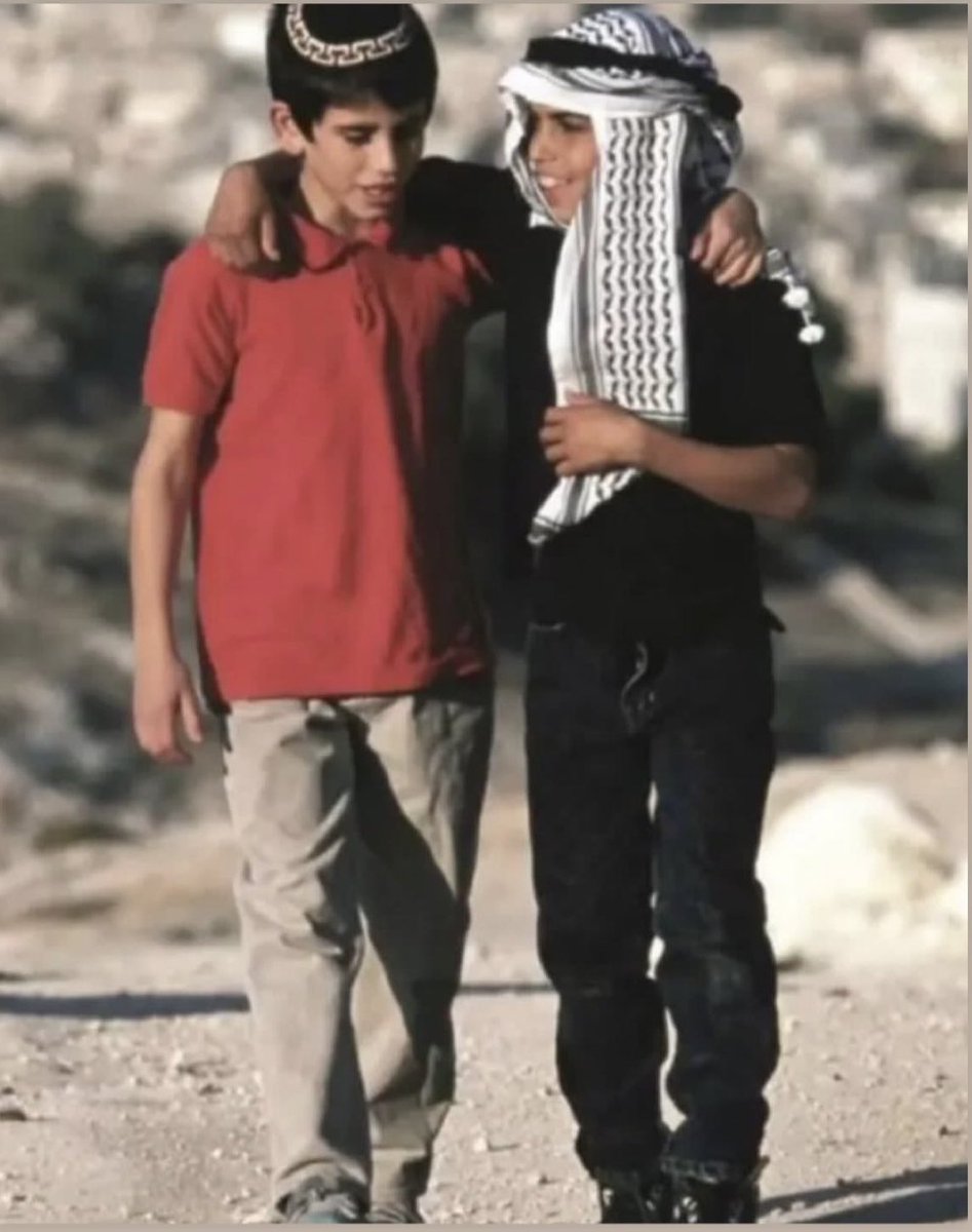 YesimGulsel's tweet photo. I can’t stop watching this beautiful image. Why hate, why war? I don’t understand 🥹🙏#peace #PeaceForAll #PeaceForIsraelAndPalestine https://t.co/IKN1ougqEV