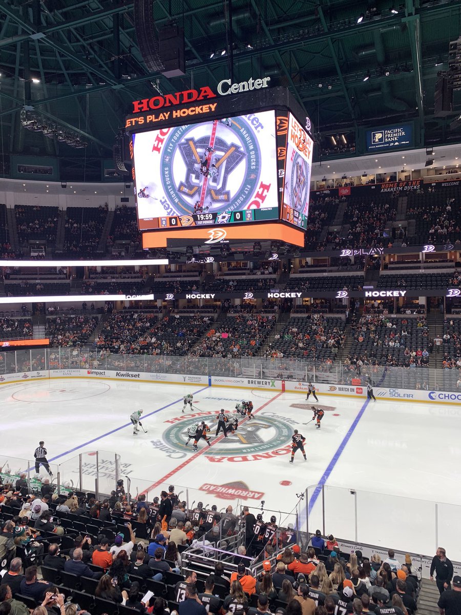 Fun night at the <a href="/AnaheimDucks/">Anaheim Ducks</a> tonight! 🥅 🏒