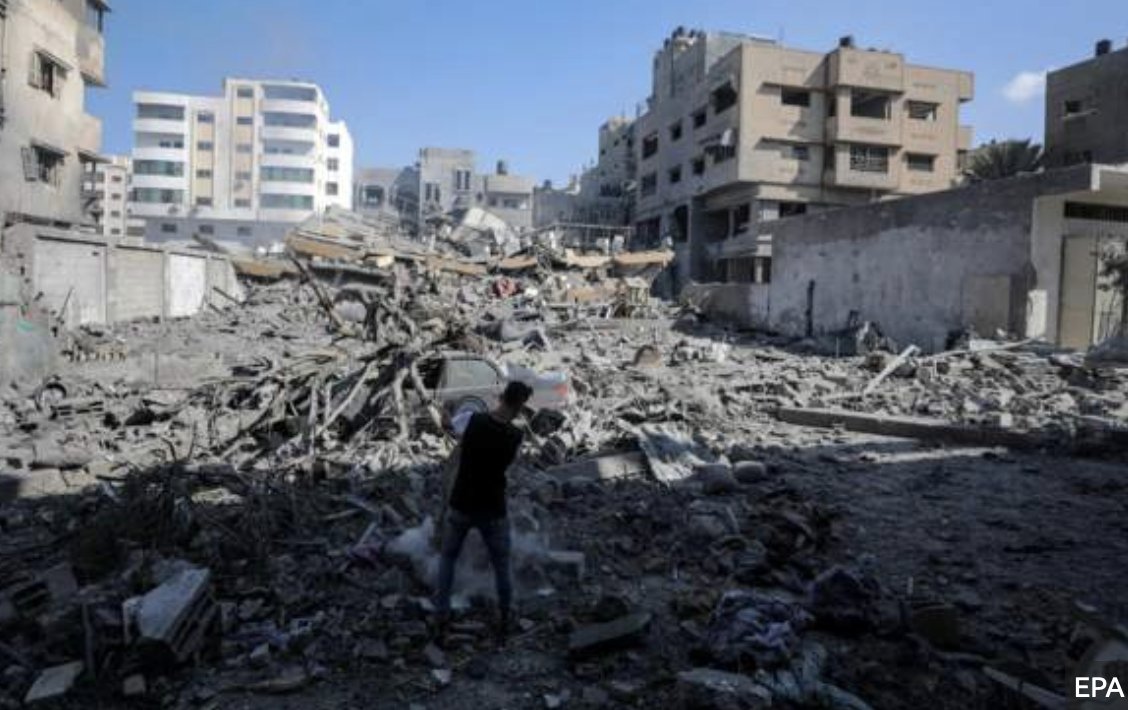 Hilo del día 14 de guerra en #Gaza 

1- #Israel anuncia que sus tropas combatirán «pronto» dentro de la franja de #Gaza

La operación terrestre planea sobre una población civil que atraviesa ya una situación límite y un millón de desplazados

Vía <a href="/elcorreo_com/">El Correo</a> 
Foto <a href="/EPA_Images/">EPA Images</a>