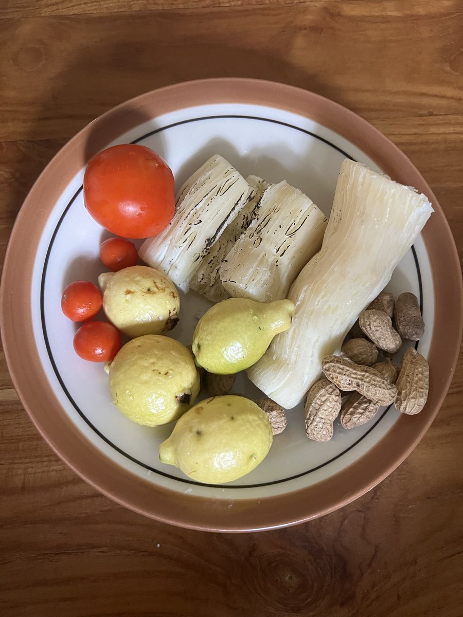 paksiraras's tweet photo. KETAHANAN PANGAN, JAWA &amp; BERAS
~utas esai

Isu ketahanan pangan yg ramai adalah tentang beras. Masih melulu karbohidrat. Kita dihimbau makan jagung, singkong rebus, sama pejabat 😂.

Tapi badan logistik sukanya hanya ngetung stok beras. https://t.co/yBHg5WPUe1