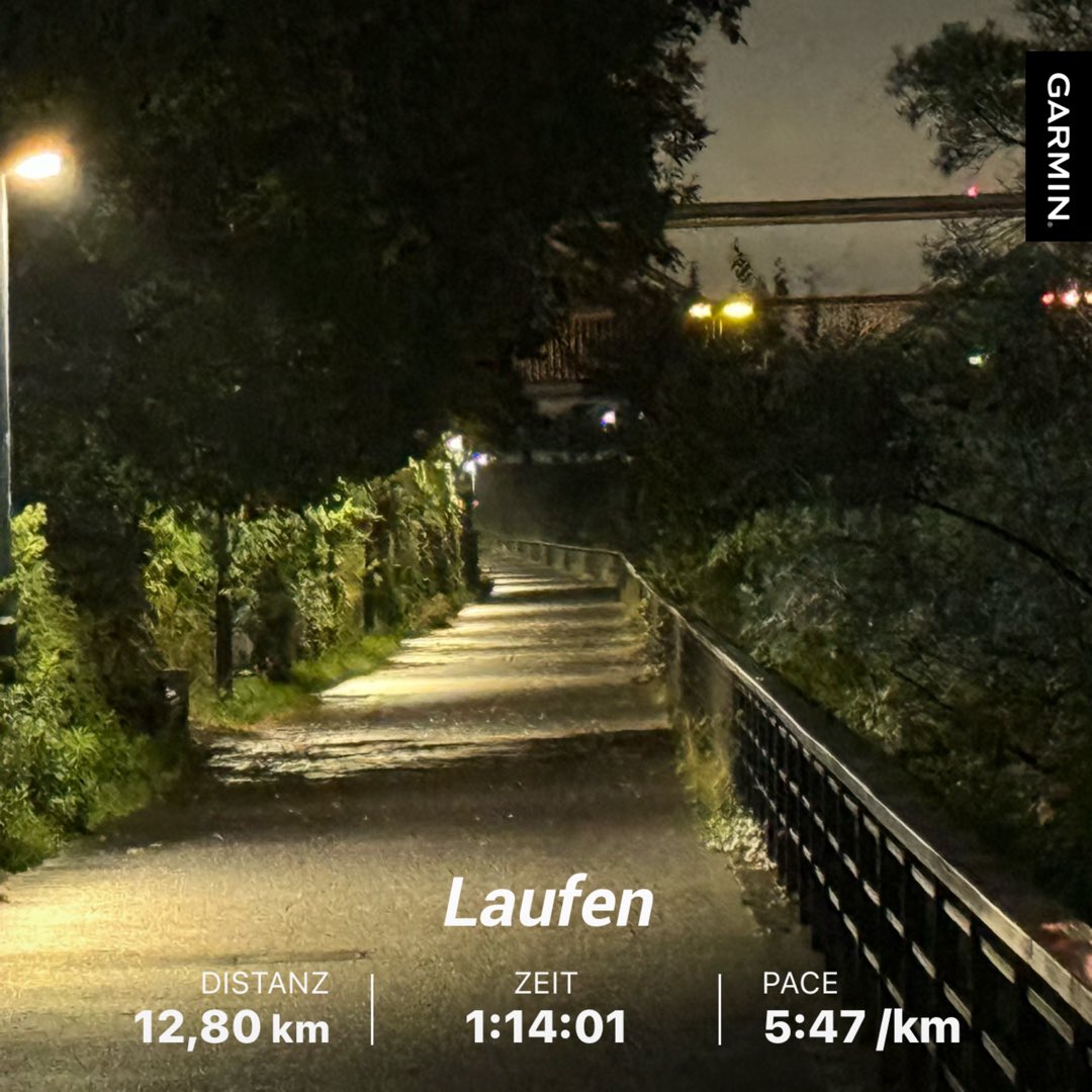 MorelliSally's tweet photo. Guten Morgen vom #earlybirdrun. 👋. SAFETY DANCE 🕺. 7°C kein 🌧️ aber dunkel. Schön war es. Fade to grey. 🏃 4 / 0 👋. Heute Mittag geht es nach HH. #nevernotrunning https://t.co/B0uJivCQtO