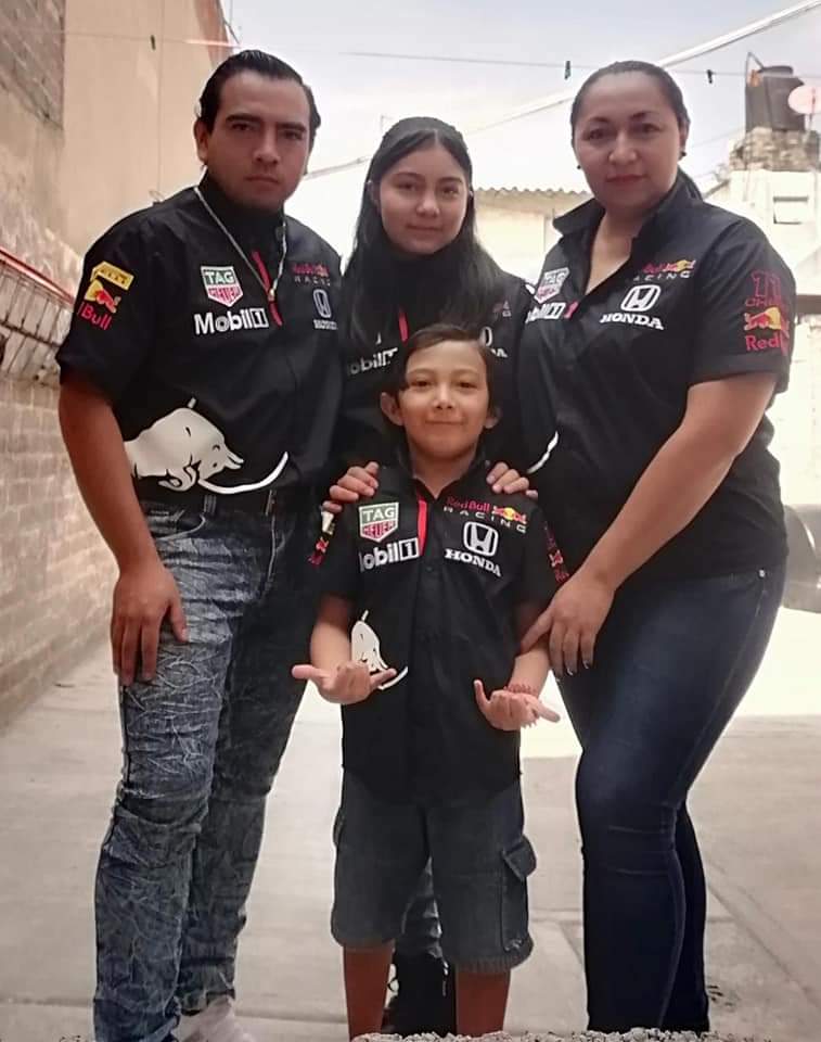 Saro870324's tweet photo. @Telcel_Racing #AMáximaVelocidad #TeamCheco  #MexicoGP así apoyamos a checo 
En la Checoneta hasta el final https://t.co/fm3iinlhZV