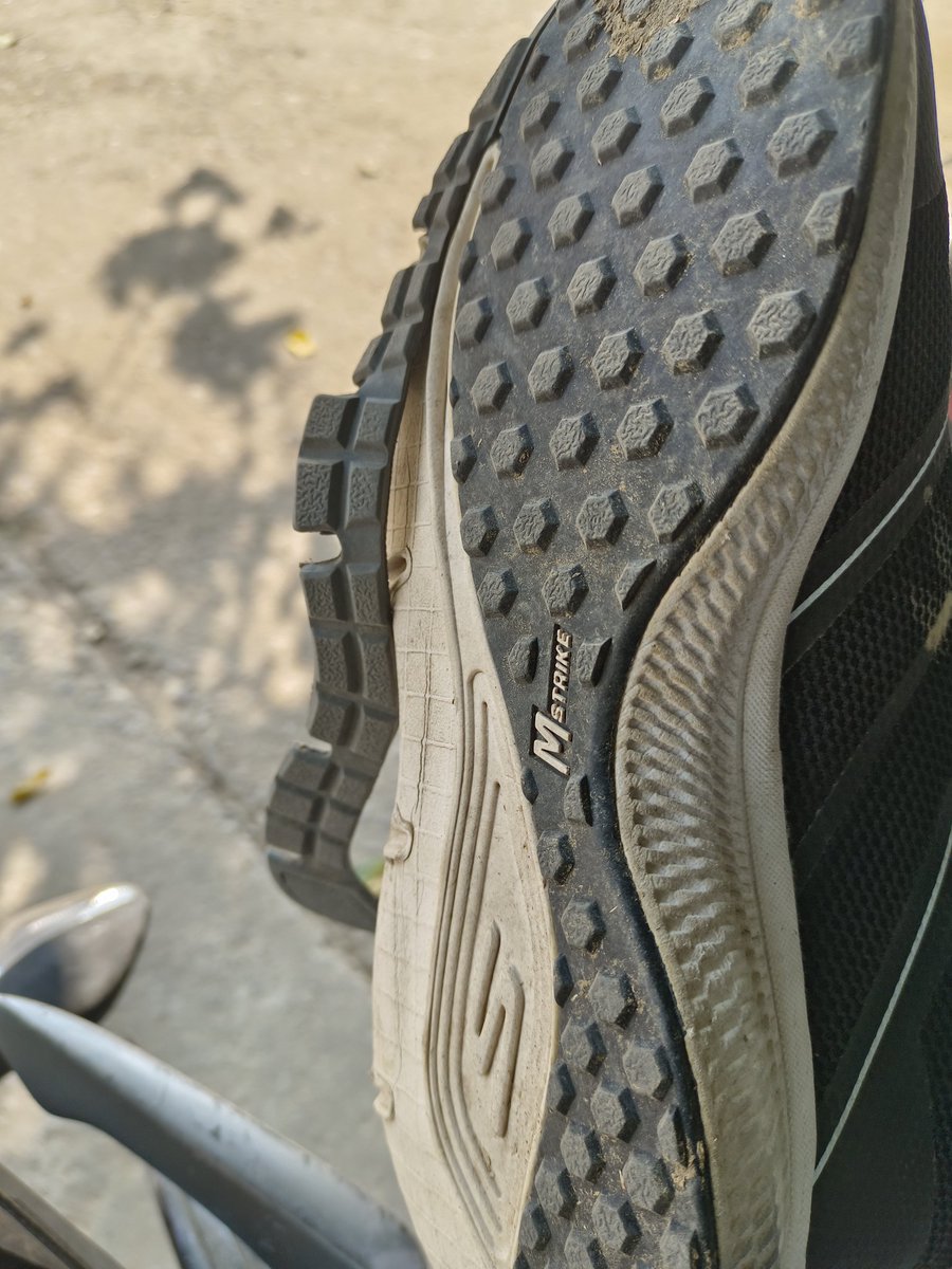 VikiVerma's tweet photo. i bought skechers shoes in september and after one month the shoes sole grip completely ripped off. @SkechersIndia is asking me to send their shoes to mumbai based ware house on my own expenses.
so basically its look like that its my mistake that i bought @skechersGO
shoes. https://t.co/pUX0qXuHgh