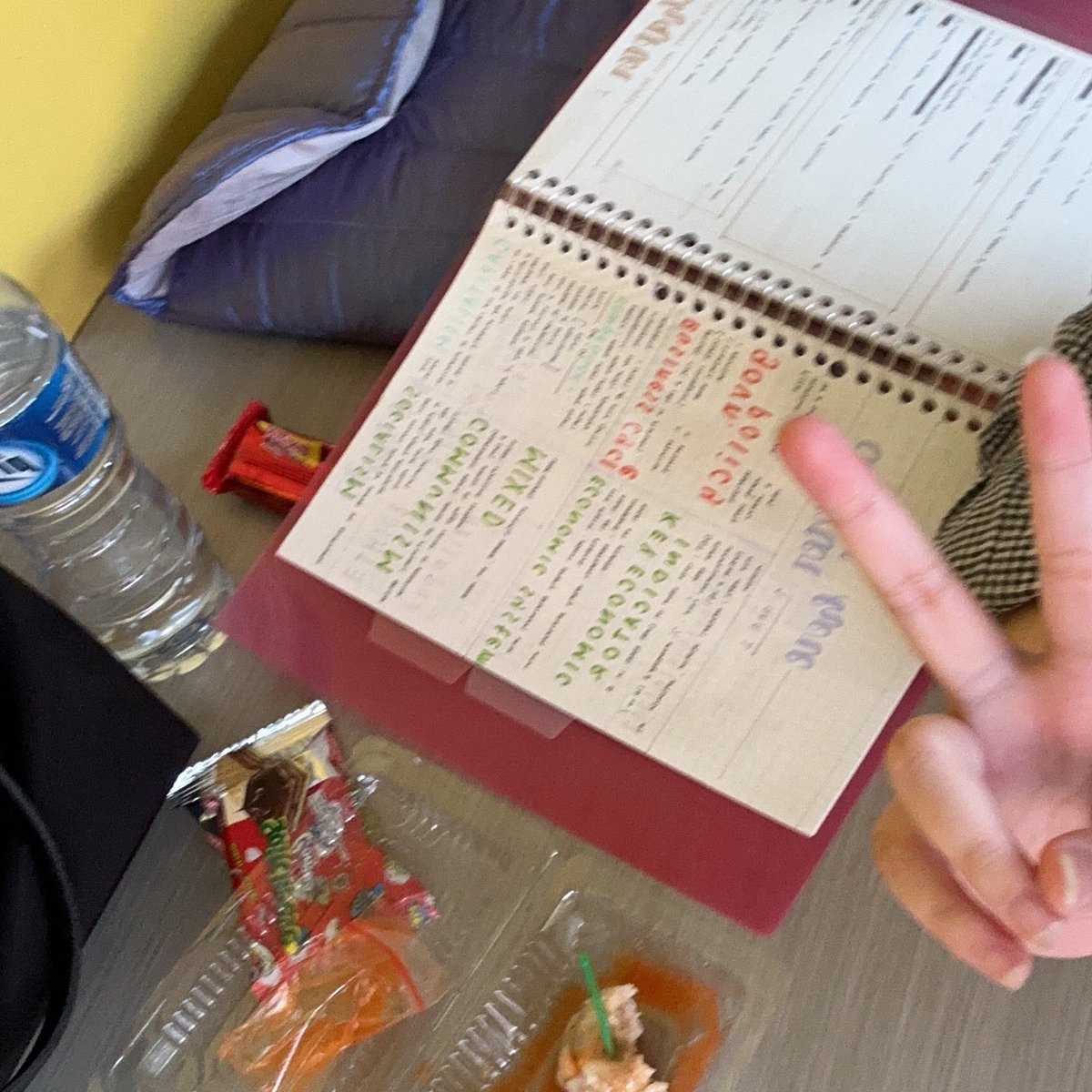 xavierarchs's tweet image. life as anak akuntansi di feb ui 🤗🤗🤗🤗