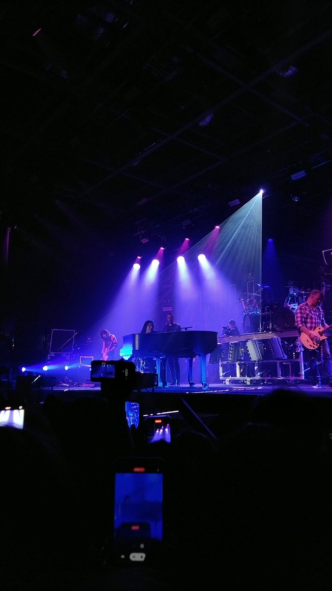 evildeader's tweet photo. obrigado evanescence por um dos melhores momentos da minha vida https://t.co/EoTIhRxSon