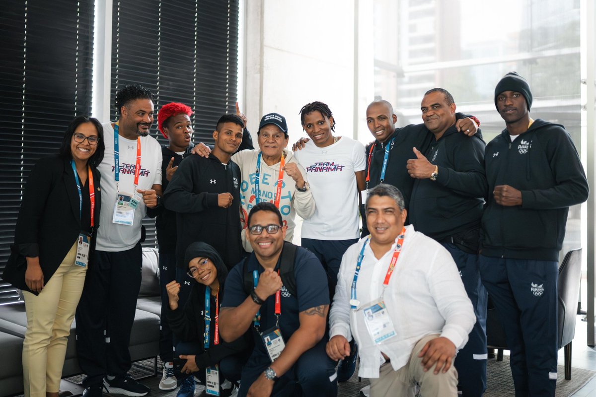 El ex campeón mundial Roberto Durán visitó al equipo de boxeo que estará participando en Santiago 2023. 

Durán compartió palabras de aliento y sabios consejos con los atletas.

<a href="/PanamSports/">Panam Sports</a> 
<a href="/santiago2023/">Santiago 2023</a> 
#PanamáEnSantiago2023
Somos #UnPaísUnEquipo🇵🇦
#ComitéOlímpicodePanamá💙❤
