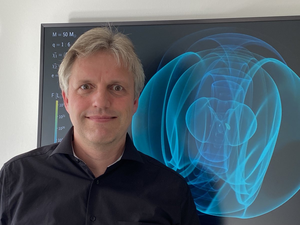 Harald Pfeiffer of <a href="/mpi_grav/">MPI GravPhys</a> elected Fellow of the <a href="/APSphysics/">American Physical Society</a> – Prestigious honor for key contributions to the interpretation of gravitational-wave signals

➡️ aei.mpg.de/1084433/harald…

#GravitationalWaves #APSFellow