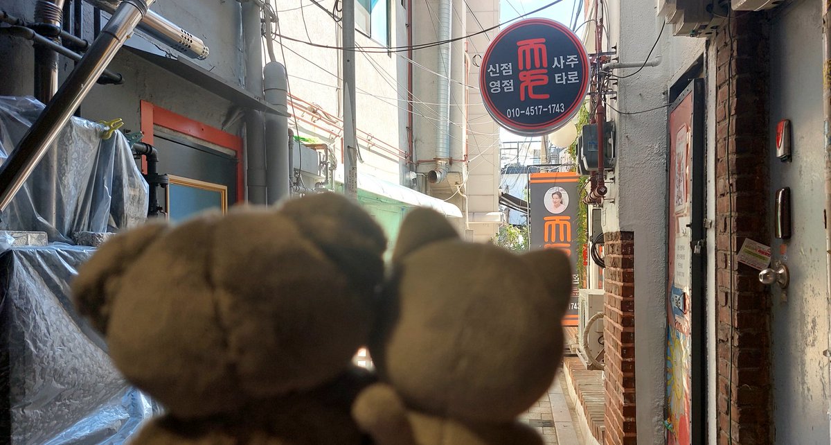 minwonjeu's tweet photo. Bittersweet MV ending scene 🐶🐱☕️🍫 https://t.co/Q2I6vyOhlm