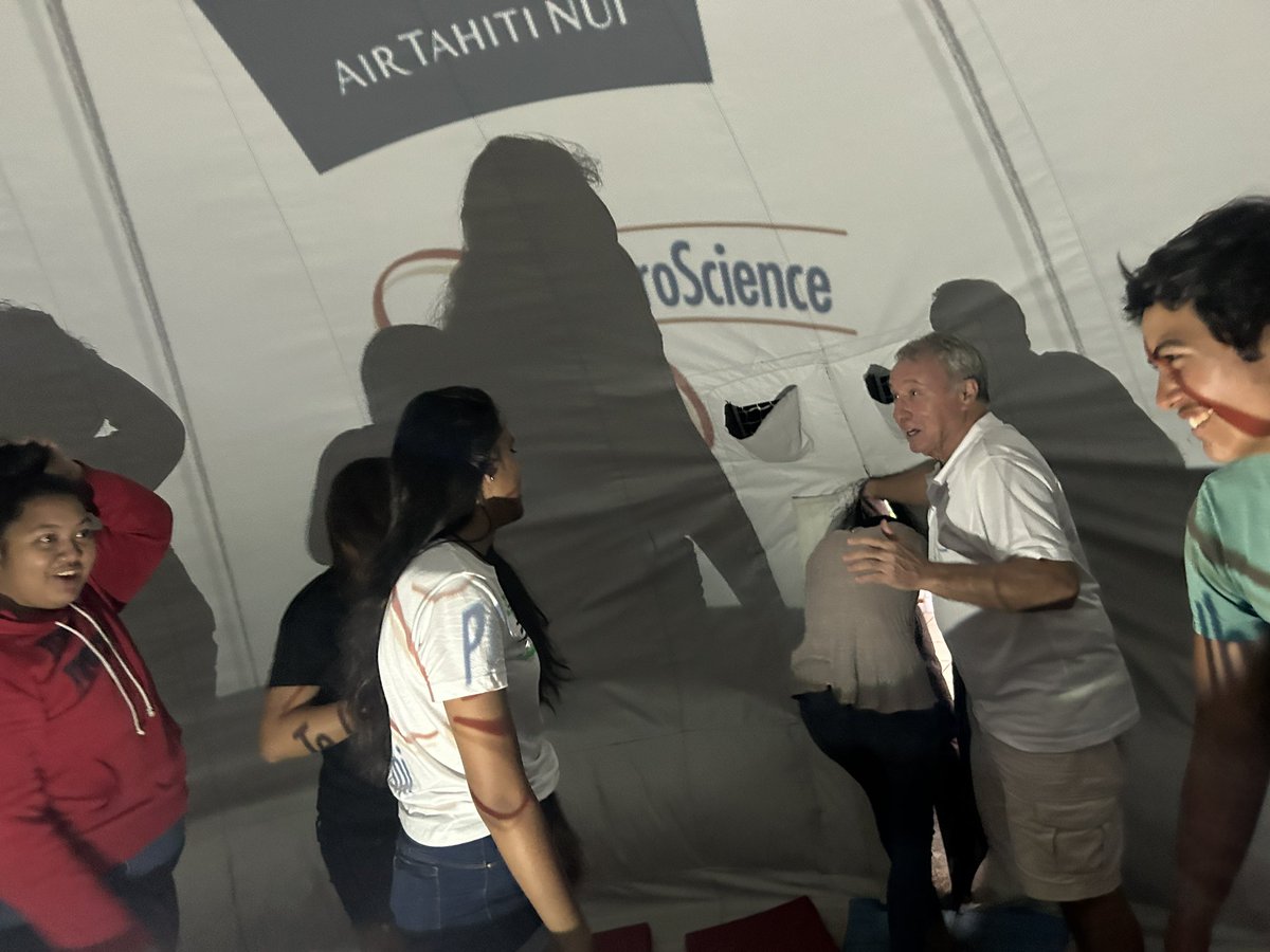 perrinechambaud's tweet image. 𝕊𝕒𝕝𝕠𝕟 𝕕𝕦 𝕝𝕚𝕧𝕣𝕖 𝟚𝟘𝟚𝟛 2/3

@lireenpolynesie 

Un petit tour sous les étoiles au 𝕡𝕝𝕒𝕟é𝕥𝕒𝕣𝕚𝕦𝕞
 #ProScience 
🙏Merci à Régis de nous avoir fait découvrir l'origine de la terre et les secrets de notre 𝕘𝕒𝕝𝕒𝕩𝕚𝕖. 

#profdoc #culturescientifique