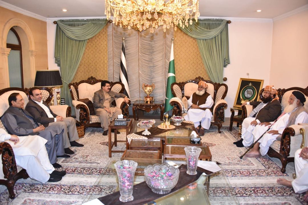 SenatorDilawar's tweet photo. Senator Haji #DilawarKhan along Chairman Senate, Muhammad Sadiq Sanjrani and other Senators offering Fateha for the departed soul of Mother-in-Law of Maulana Fazal ur Rahman at his residence in #Islamabad.
@MoulanaOfficial @juipakofficial https://t.co/BVJnhaBbSG