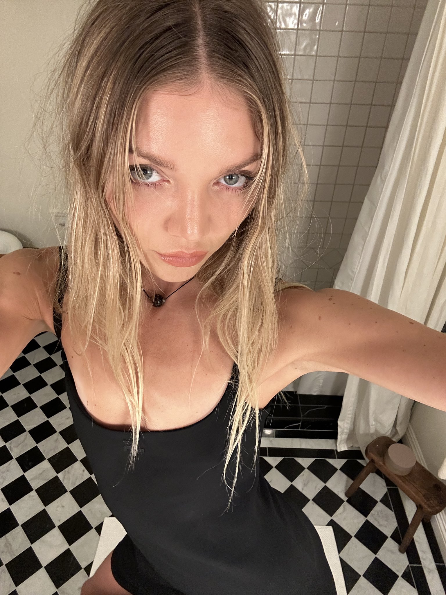 another day another selfie https://t.co/dwAyeHlY7R