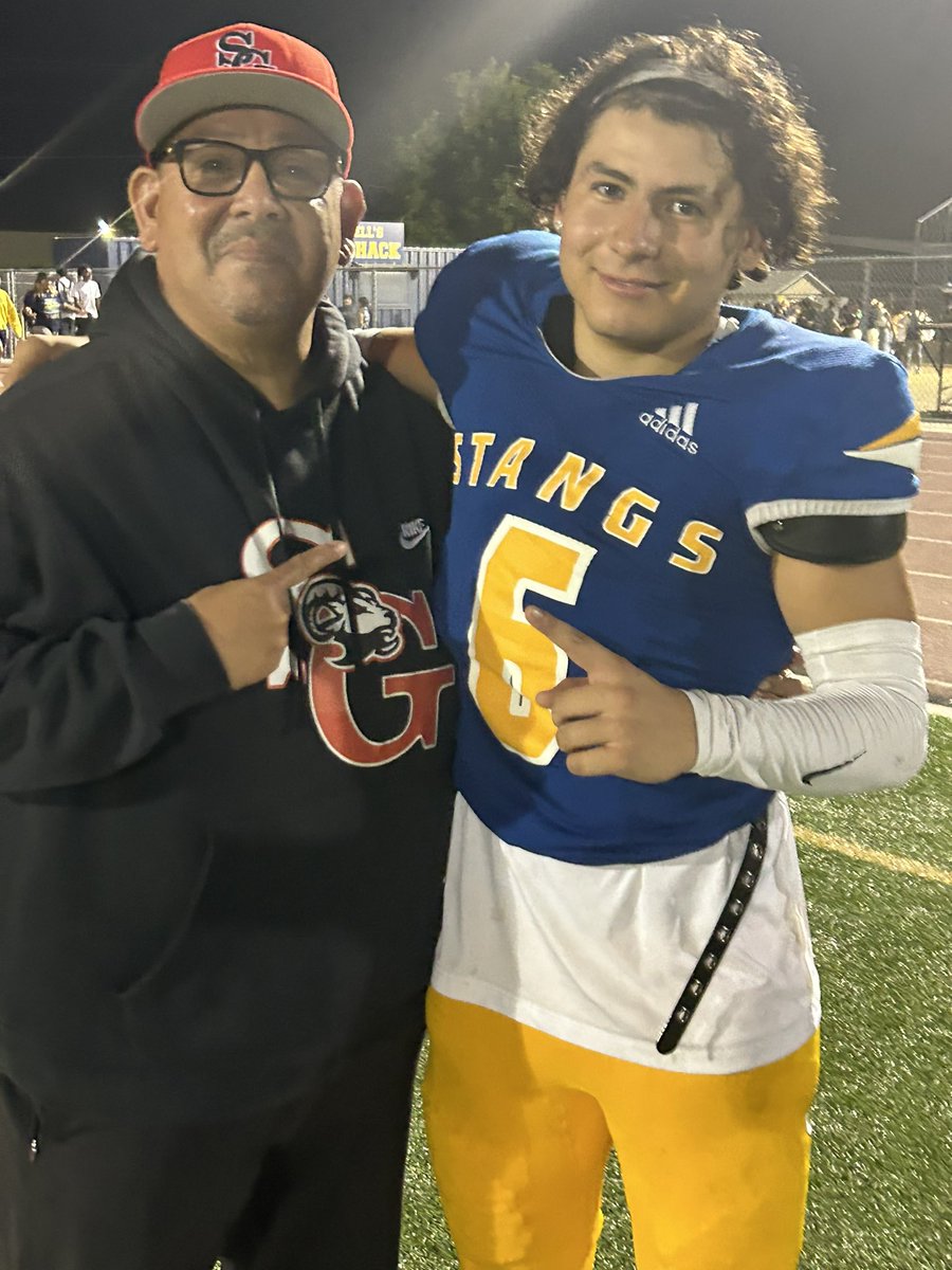 jerry077's tweet photo. FAITH, FAMILY, FOOTBALL ! Senior night for QB 1 aka El Chapo @brandonval01 great game tonight now itβs personal next week #MuirFootball #SeniorNight #QB5 #FootballFam #BeatTheBulldogs #TurkeyTussle https://t.co/OkZYMrgTND