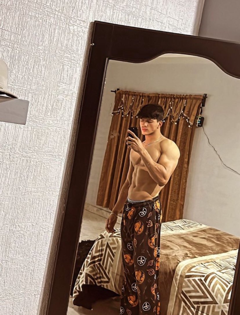 elpepinjr's tweet photo. Buenas noches 😴.

Si quieres dormir rico no olvides ver los nuevos videos que subí están 🔥 😉

https://t.co/H87aGD8fP8 https://t.co/Ddjo5od9My