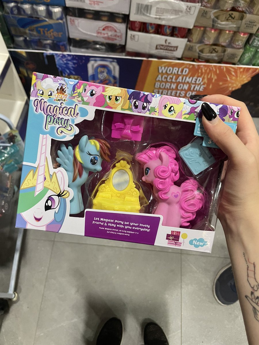 FakeMuskatso's tweet photo. Wow I love these new MLP toys 💀 
#ripoff #mlp #walmartversion https://t.co/b51RO6Ards