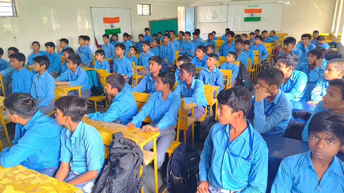 DdmaNW's tweet photo. On16.10.23 DDMA(NW)organised a training-cum- Awareness camp at Gov.SVB at Ladpur village, Kanjhawala, Delhi,on the various topics of Disaster management like Basic Safety tips during the earthquake,Basic Safety measure of Firefighting,first-aid and Search &amp; Rescue techniques etc. https://t.co/eurU1DDUWP