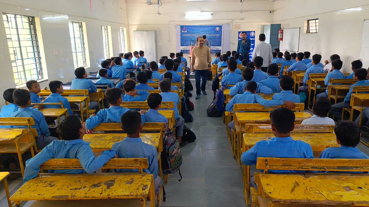 DdmaNW's tweet photo. On16.10.23 DDMA(NW)organised a training-cum- Awareness camp at Gov.SVB at Ladpur village, Kanjhawala, Delhi,on the various topics of Disaster management like Basic Safety tips during the earthquake,Basic Safety measure of Firefighting,first-aid and Search &amp; Rescue techniques etc. https://t.co/eurU1DDUWP