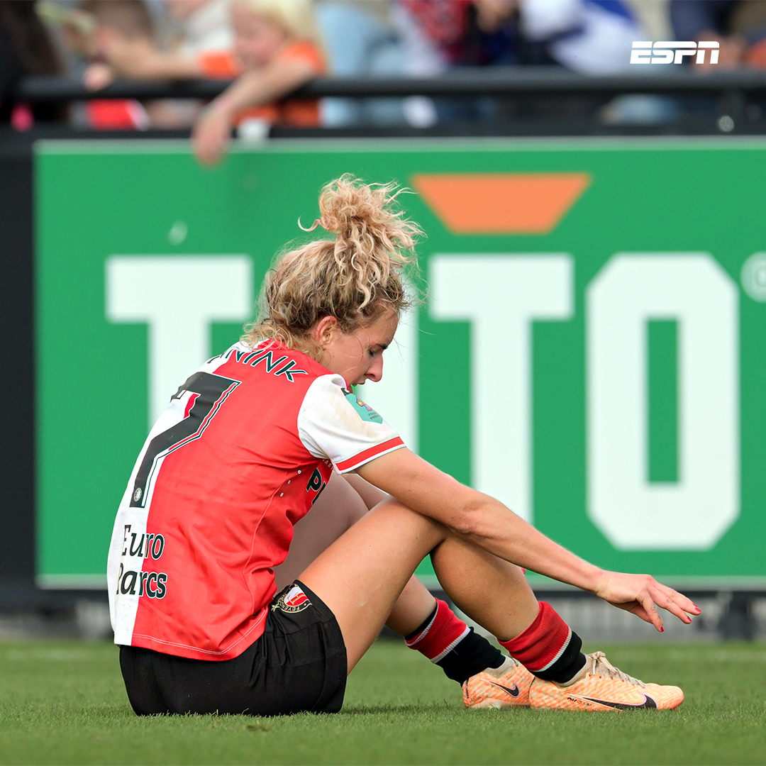 ESPNnl's tweet photo. Is er sprake van een 𝐜𝐫𝐢𝐬𝐢𝐬 bij de Feyenoord vrouwen? 😬

9. Excelsior
10. Telstar
11. sc Heerenveen
12. 𝙁𝙚𝙮𝙚𝙣𝙤𝙤𝙧𝙙