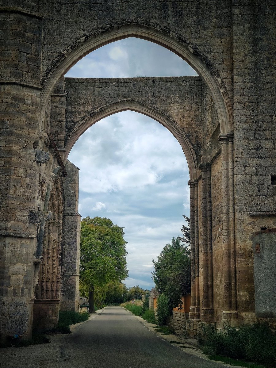 El pan de San Antonio, que se daba a todos los peregrinos y era elaborado contra enfermedades y peligros de mar y tierra. Antes de cocer se signaba con la Tau y se bendecía en la fiesta de San Antonio. ¿Dónde estamos?