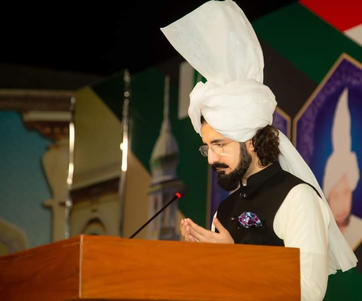 جھنگ: دربار حضرت سُلطان باھُو رح پہ سُلطان الفقر بانئ اصلاحی جماعت حضرت سُلطان محمد اصغر علی رح کے عرس مبارک کی شاندار تقریب منعقد ھوئی جس کی صدارت جانشین سُلطان الفقر سرپرست اعلیٰ اصلاحی جماعت و عالمی تنظیم العارفین حضرت سُلطان محمد علی صاحب نے فرمائی۔