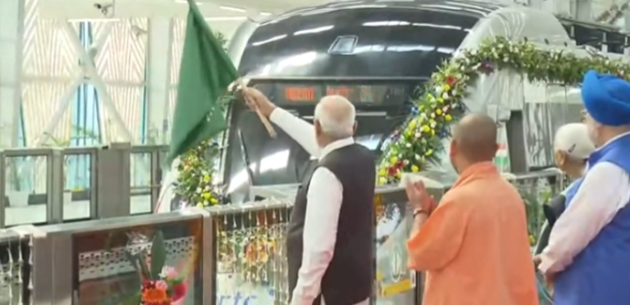 TheNewIndian_in's tweet photo. FLASH: PM Narendra Modi along with UP CM Yogi Adityanath inaugurates the primary section of Ghaziabad-Meerut RRTS Corridor and unveils the 'Namo Bharat' train in Sahibabad.
#PMModi #RRTSInauguration #NamoBharat