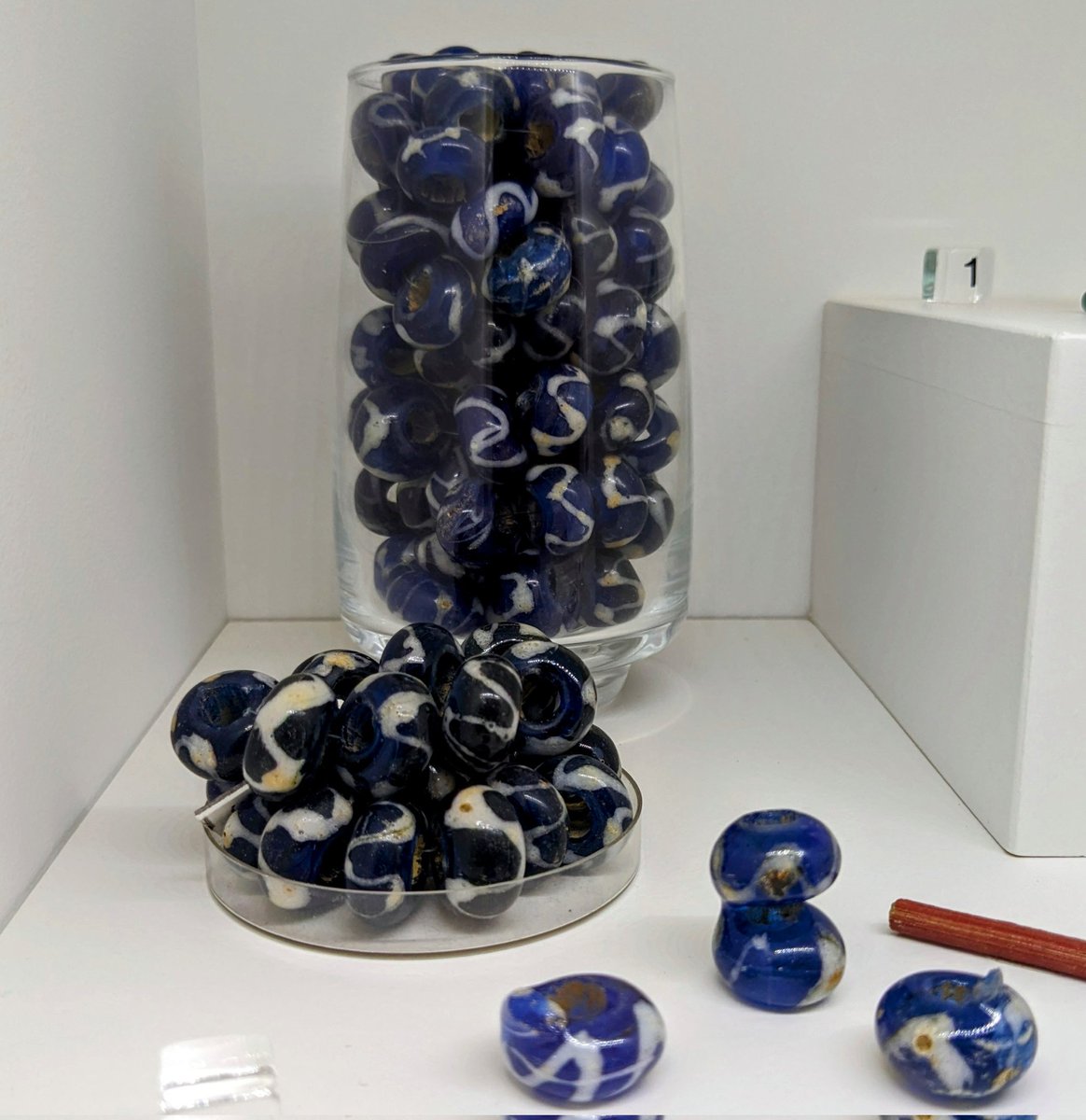 #FindsFriday A neat display of exquisite Iron Age & Romano-British blue & white glass beads from Tre'r Ceiri & Garn Boduan #hillforts on the Llŷn Peninsula, & nearby Llandygai 🤩 On display in @StorielBangor 📷 my own, this summer