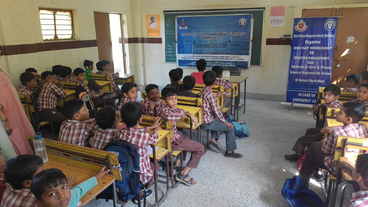 DdmaNW's tweet photo. On 18.10.2023 DDMA(NW) organised a training-cum- Awareness camp at MCPS Boy's, Karala village, Delhi, on the various topics of Disaster management like Basic Safety tips during the earthquake, Basic Safety measure of Fire-fighting, first-aid and Search &amp; Rescue techniques etc. https://t.co/omyXQ1gtM8