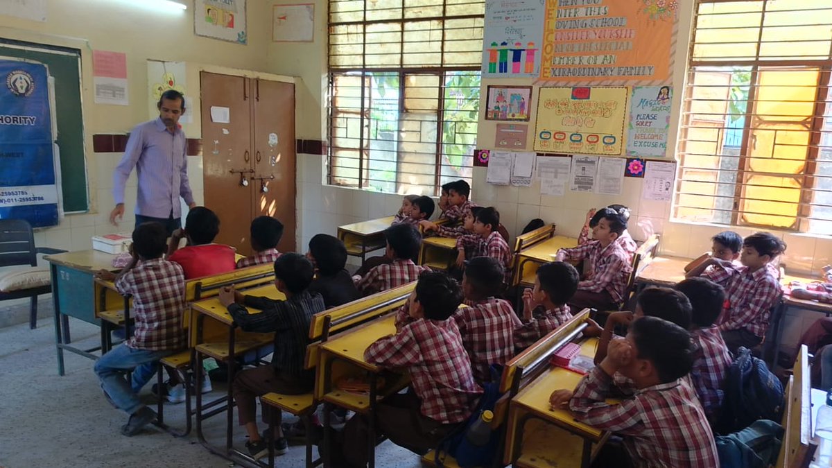 DdmaNW's tweet photo. On 18.10.2023 DDMA(NW) organised a training-cum- Awareness camp at MCPS Boy's, Karala village, Delhi, on the various topics of Disaster management like Basic Safety tips during the earthquake, Basic Safety measure of Fire-fighting, first-aid and Search &amp; Rescue techniques etc. https://t.co/omyXQ1gtM8