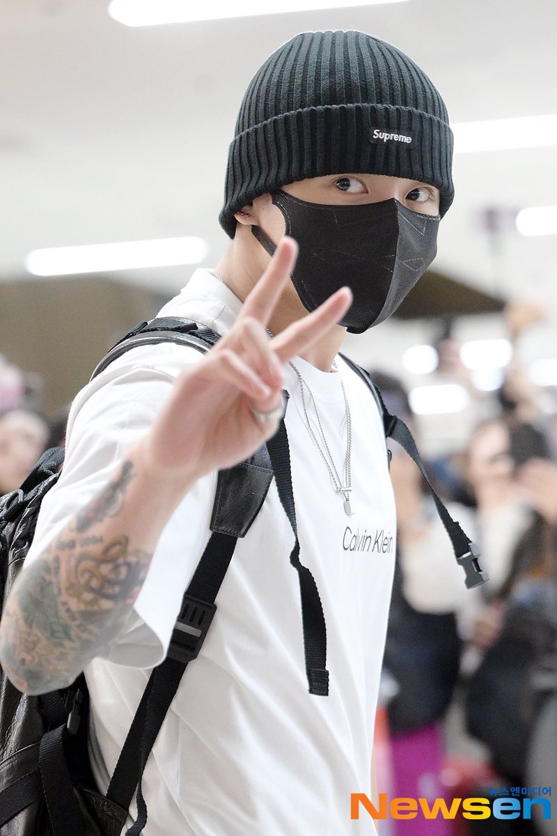 kookpiics's tweet photo. Jungkook arrived in Korea https://t.co/MVcdDWkvvd
