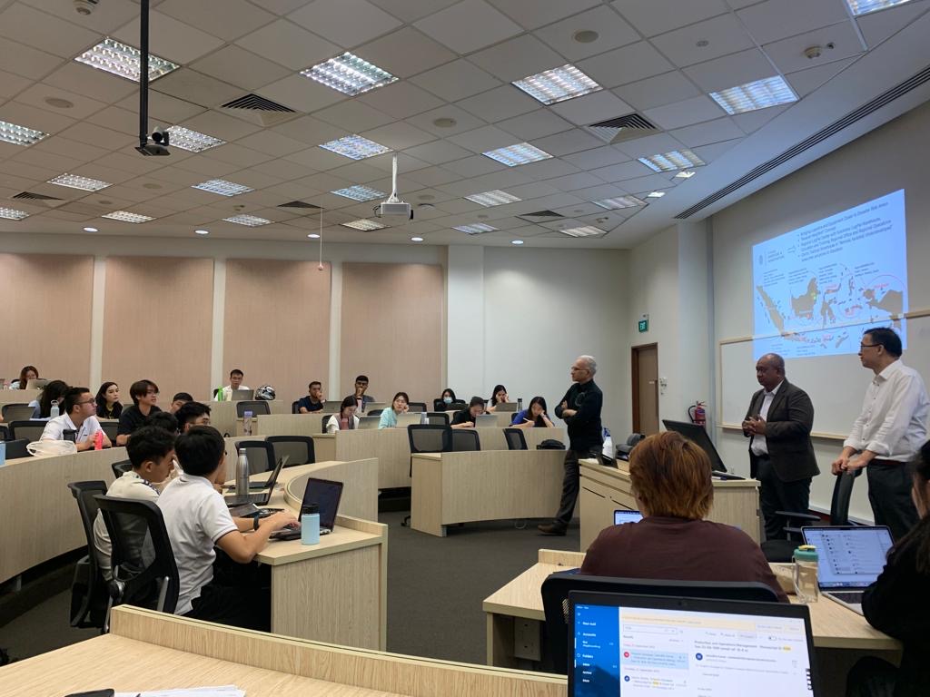 tliap_nus's tweet image. On 16 Oct 2023, we welcome Dr Lilik Kurniawan, Deputy of Logistics and Equipment, @logpal_bnpb BNPB, Indonesia to speak in our MSc SCM class, delivering a talk on &quot;Toward Humanitarian Logistics Resilience in Indonesia&quot;.

#mscscm #humanitarian_logistics #nus #tliap
