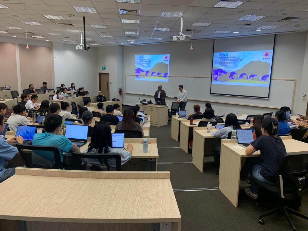 tliap_nus's tweet image. On 16 Oct 2023, we welcome Dr Lilik Kurniawan, Deputy of Logistics and Equipment, @logpal_bnpb BNPB, Indonesia to speak in our MSc SCM class, delivering a talk on &quot;Toward Humanitarian Logistics Resilience in Indonesia&quot;.

#mscscm #humanitarian_logistics #nus #tliap