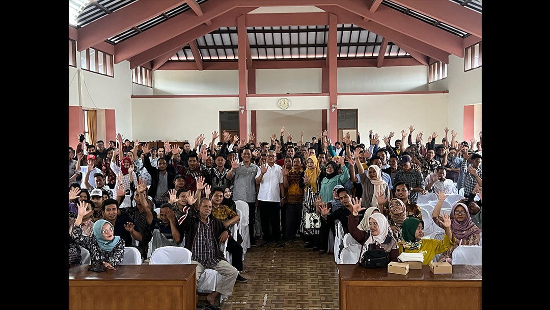 Diskusi publik Komisi XI DPR RI bersama Bank Indonesia terkait pengendalian inflasi di Kab. Kuningan bertempat di Gedung Wisma Permata Kab. Kuningan.