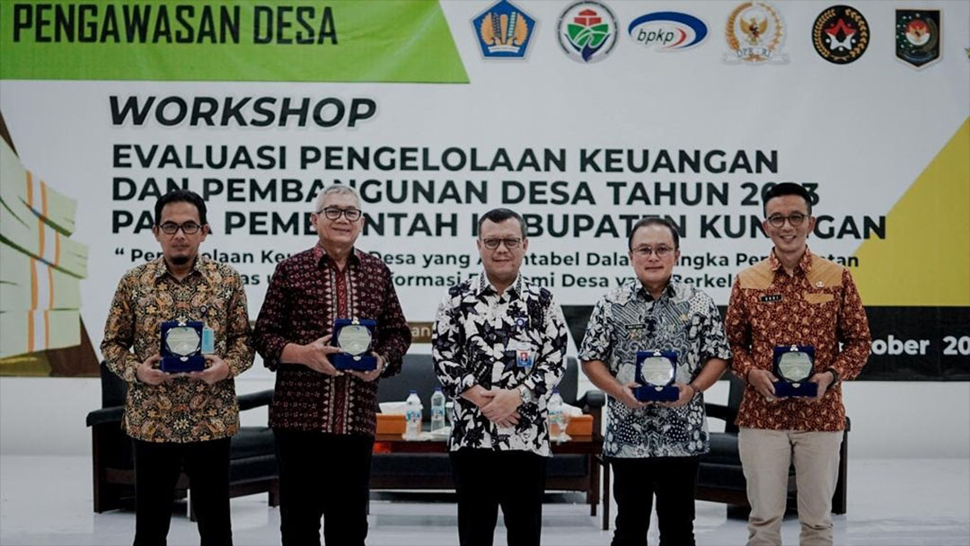 kangagun's tweet photo. Workshop Komisi XI DPR RI bersama BPKP dengan tema "Evaluasi Pengelolaan Keuangan dan Pembangunan Desa pada Pemerintah Kab. Kuningan", bertempat di Ballroom RM Raja Seafood Kuningan. https://t.co/NLD164So52