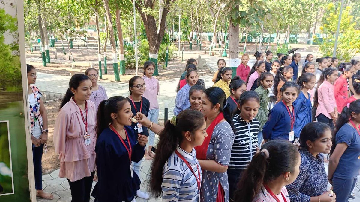 Today marks the beginning of the #NatureEducationCamp🌳📚 in #Gir🦁. As stakeholders delve into the marvels of the Gir ecosystem, their commitment to conservation deepens. Let's learn, explore, & protect together. 🌍#GirNatureEducation #AsiaticLion @CCF_Wildlife @CMOGuj @moefcc