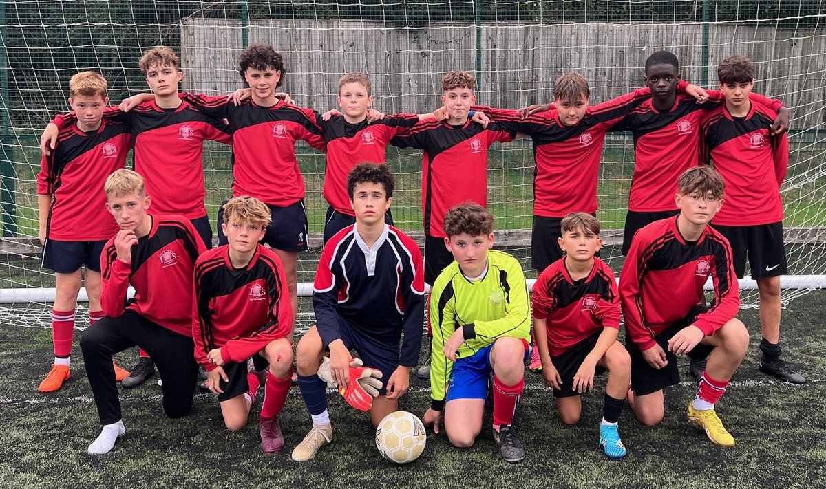 U14 vs Oathall
Year 9 boys with another great performance against Oathall. Some brilliant football played, and multiple opportunities made. We were unlucky not to convert more of our chances but many strengths to take away from this game.
Oathall 1, Imberhorne 1. (Scorer: Falzon)