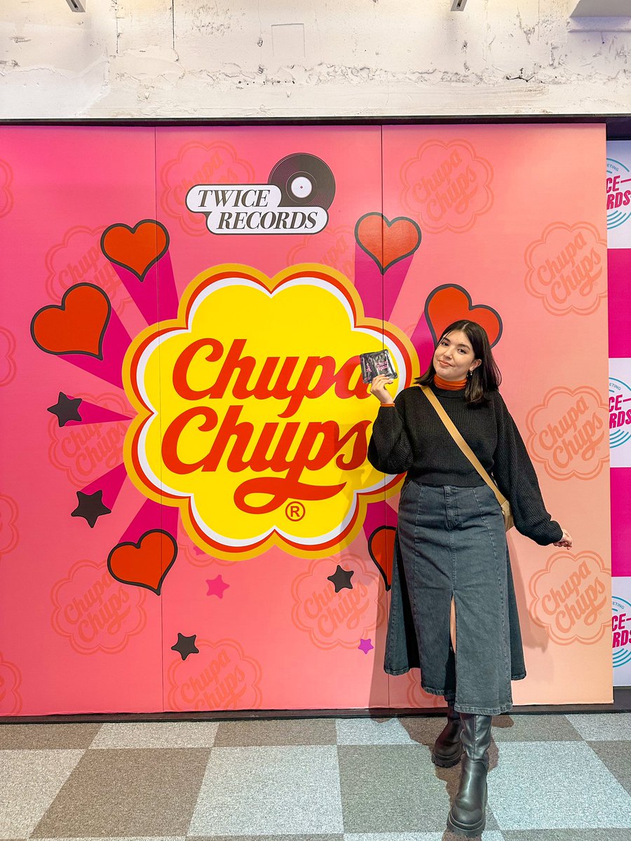 amanda_laqmanda's tweet photo. Twice pop up #Twice #TWICE_RECORDS #TWICE_8TH_ANNIVERSARY #TWICExChupaChupsPhotoZone https://t.co/0K7bxJrBwa