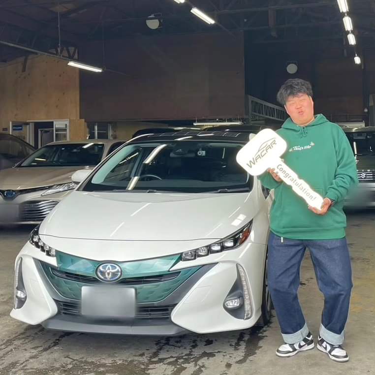 WACAR55's tweet image. 🎉祝ご納車🎉
オーダー販売のプリウスPHVです。
抜群の燃費性能を誇る上、メーカーオプションのソーラーパネルルーフ装着車で電費もアップ！
当店でご購入いただき、誠にありがとうございました🎵
・
#プリウス
#プリウスPHV
#四街道市
#八千代市
#勝田台