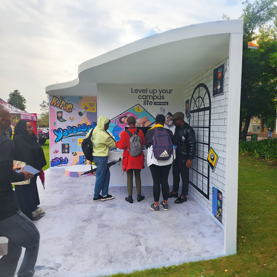 SamsungSA's tweet photo. .@WitsUniversity leveled up their campus life last week! Now it’s your turn to level up @go2uj! We’ll be invading your campus tomorrow to make this semester a fya 🔥 #SAMester!
Discover more: https://t.co/8ULqHhF0ki
#FBF #FlashbackFriday https://t.co/gf4l312etJ