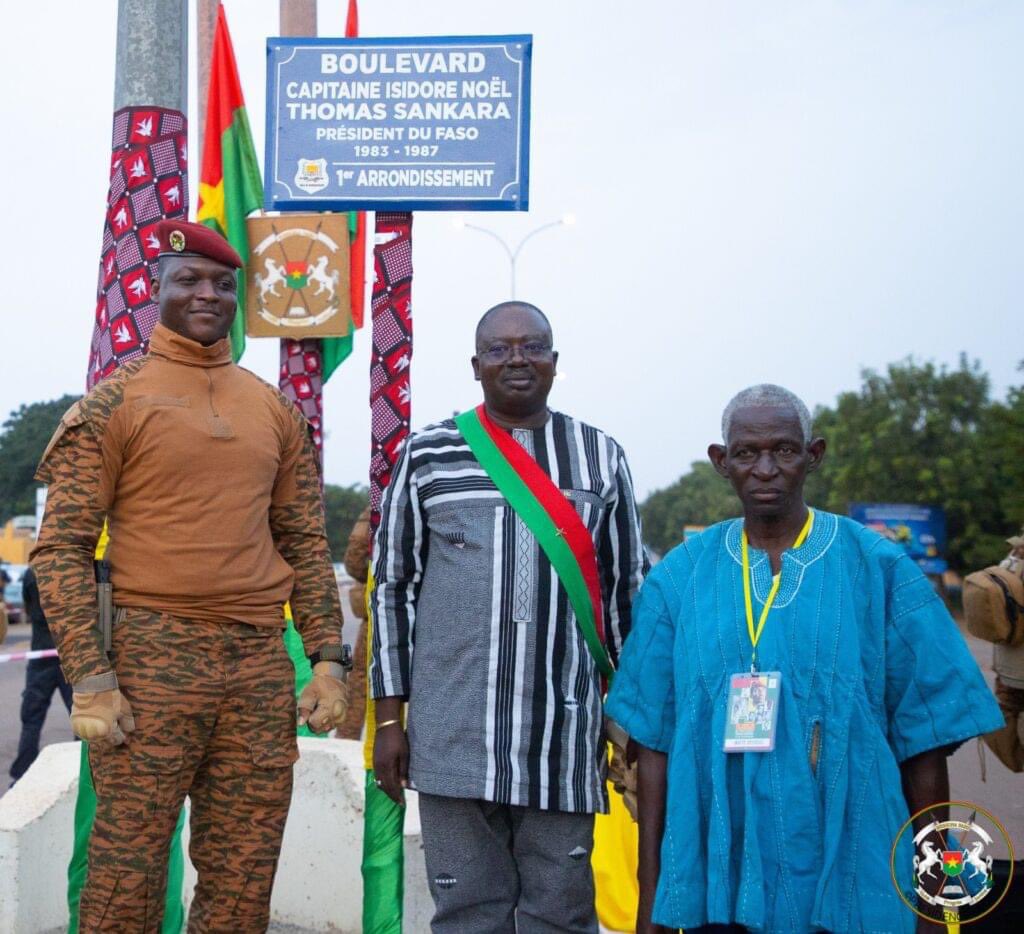 JulesDomche's tweet photo. Burkina Faso: Le Boulevard Charles de Gaulle devient le Boulevard Capitaine Isidore Noël Thomas Sankara - Président du Faso.

#Célébronsnoshéros #Lecombatavance https://t.co/FC3HB3ybqo