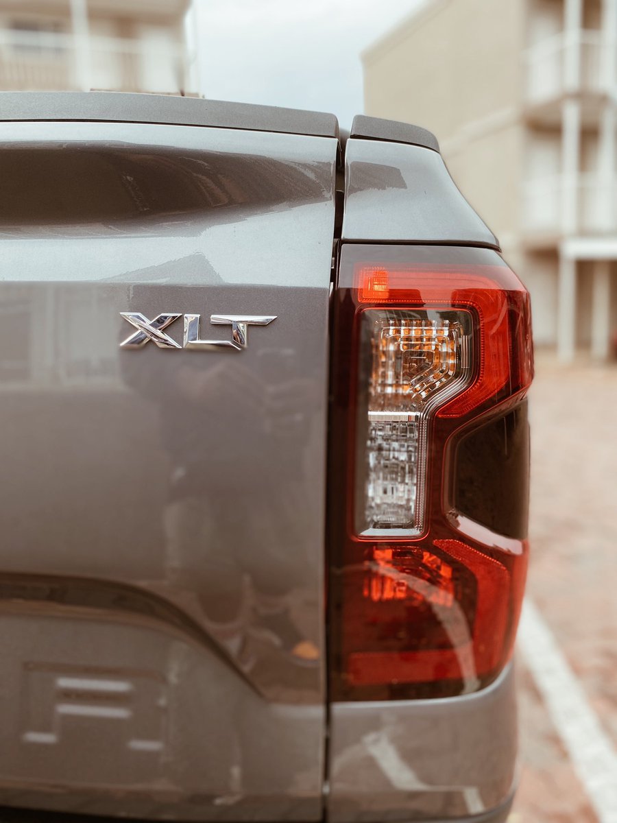 Nduey_Escobar's tweet image. #NextGenRanger Ford XLT really looks proper in carbonised Grey ⚪️⚫️ ..coming with a 154 KW 2.0L Bi-Turbo diesel engine, 10 speed AT pushing 500Nm

#BuiltForStrength