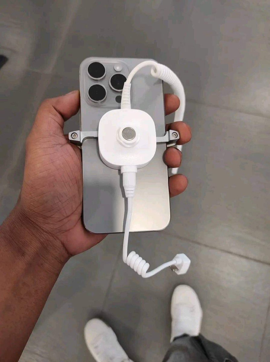 lagbaja0's tweet photo. I Just bought this iPhone . How do i remove this accessory attached ? https://t.co/XSi7zWYRf4