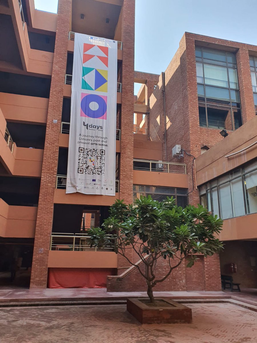 FranceinPak's tweet photo. On behalf of EUNIC-🇵🇰 our cultural attaché opened Lahore’s 1st conference on digital arts, a growing space for artistic expression &amp; 🇵🇰🇪🇺collaborations, with great potential for 🇵🇰’s young creators &amp; entrepreneurs @EUNIC_Global @IFParis @LahoreDigiFest https://t.co/EXnJh2Ssa8