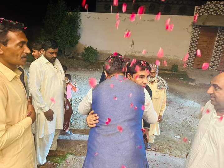 SaddamH76264314's tweet photo. مُنافقت بھی کوئی کرنے کی چیز ہے،
دِل بڑا کیجئے ہمارا مُقابلہ کیجئیے. ⚔️❤️
BOSS ❤️ @FerozeJamali
@BBhuttoZardari
#PresidentPppDisttNf
#SmtPppDisttNf
#NA206 🇱🇾 https://t.co/lzv7CpCjyO