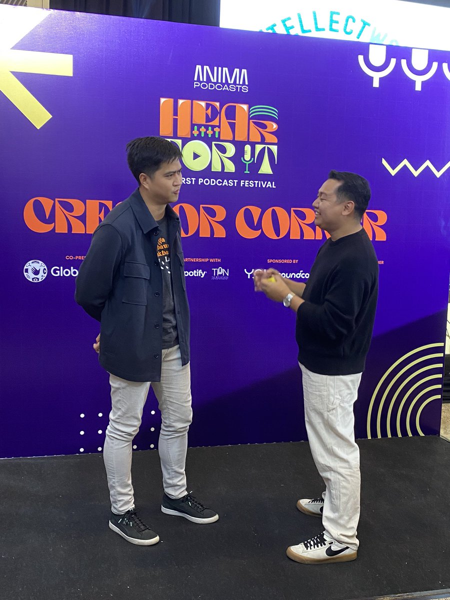 ANIMApods's tweet photo. @bujibabiera @nickimorenayeah @soundcoreaudio @enjoyGLOBE @iampieofficial @thepodnetwork @linyalinya @PumaPodcastPH @racarreon @Spotify @iamsuperbianca @jjvbesa @callroompodcast @ellamimasamayor @notkaydii @stspodph @alisangalang Meet &amp; Greet sesh with @alisangalang of @linyalinya show ✨ #HearForIt https://t.co/R1GNjqQIFV