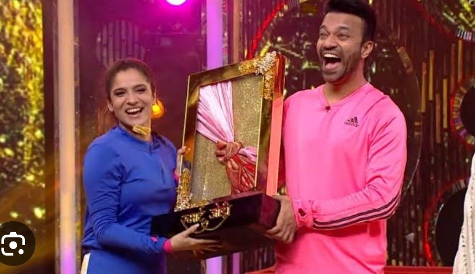 ItsRubiology's tweet photo. Now i understand the jealousy of Neil &amp; Aishwarya.  They both participated in a reality show Smart Jodi with #AnkitaLokhande and #VickyJain.. Ankita and vicky won the show and they both get eliminated before the fianle. So that's why they are so insecure and jealous. #BB17 https://t.co/XTOjUL7gtR